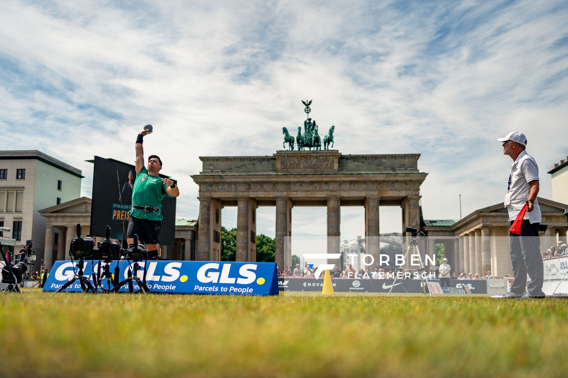 David Storl (SC DHfK Leipzig e.V.) beim Kugelstossen waehrend der deutschen Leichtathletik-Meisterschaften auf dem Pariser Platz am 24.06.2022 in Berlin